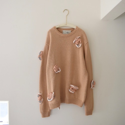 pillings/flowers in sweater