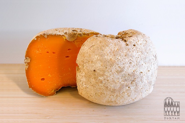 ミモレット22ヶ月熟成　Mimolette 22 M (Extra vieille)