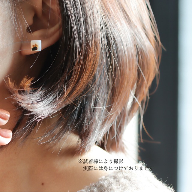 K10｜自然が描いた小さな絵画｜デンドリティックアゲートの片耳スタッドピアス｜一点もの