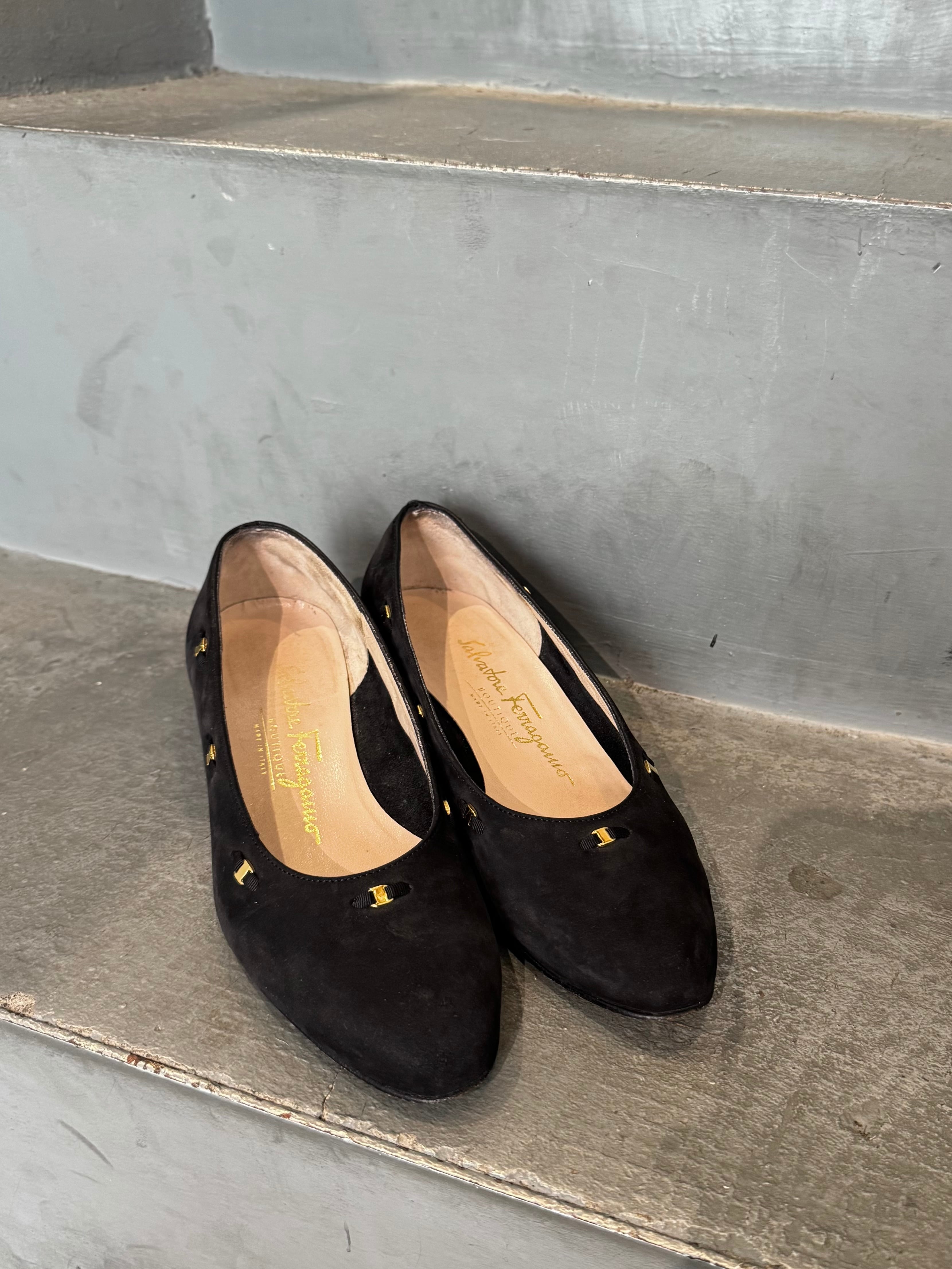 (AC 1018)Salvatore Ferragamo suede pumps made in Italy