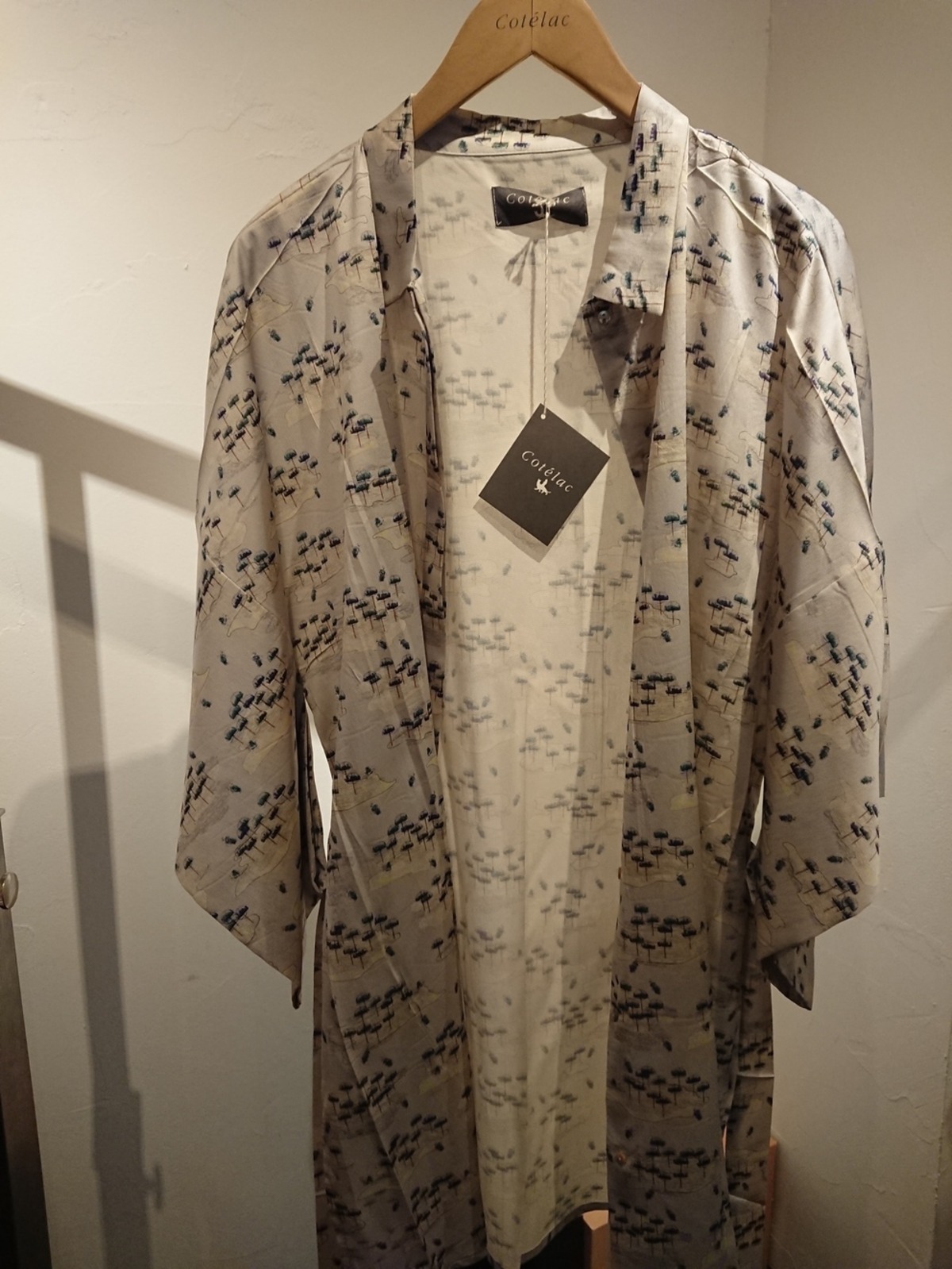 Haut Court Fluide Acoté Par Cotélac - Taille 44, Couleur Crème & Bleu à Motifs - Occasion Très Bon état