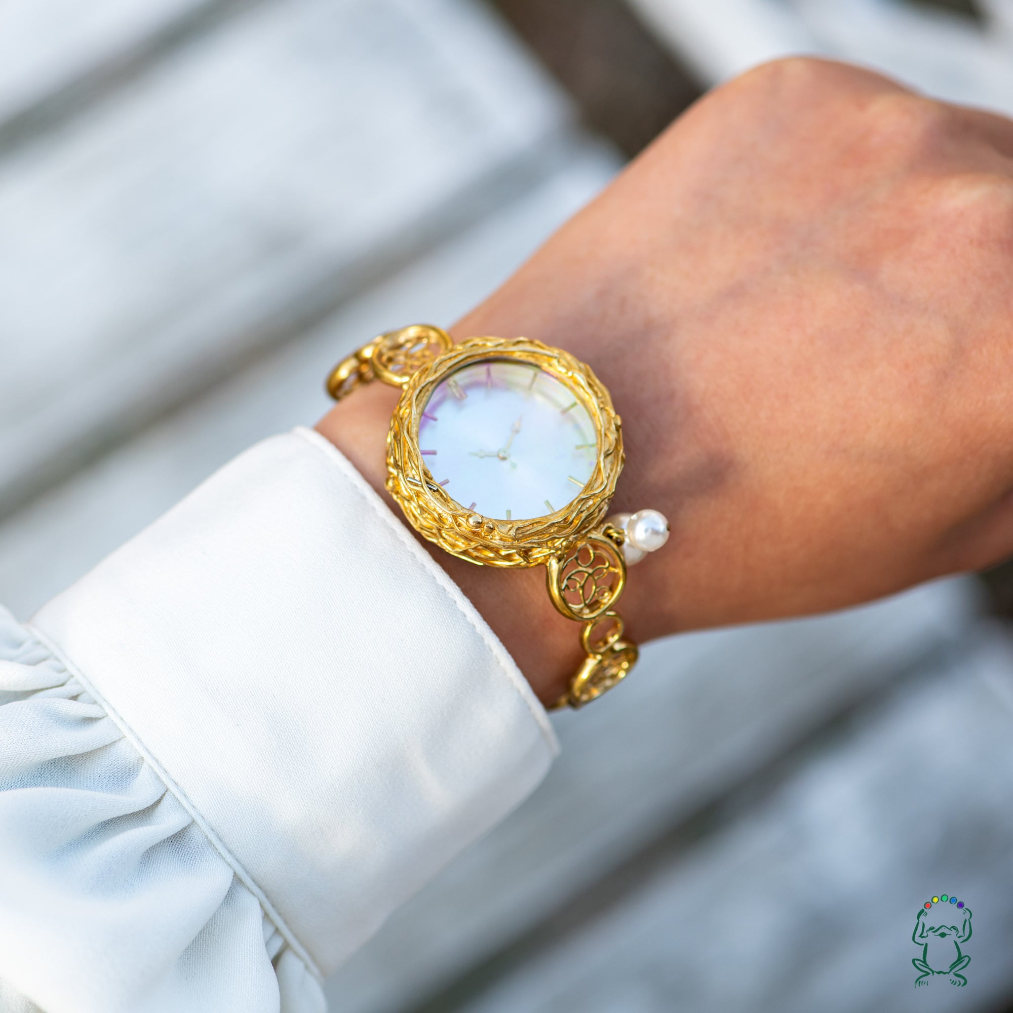 専用 パール装飾 腕時計 オーロラとパールのバングル型腕時計M | カエルの時計屋さん