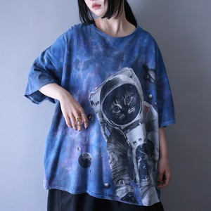 space suit cat cosmos world XXXL over silhouette tee