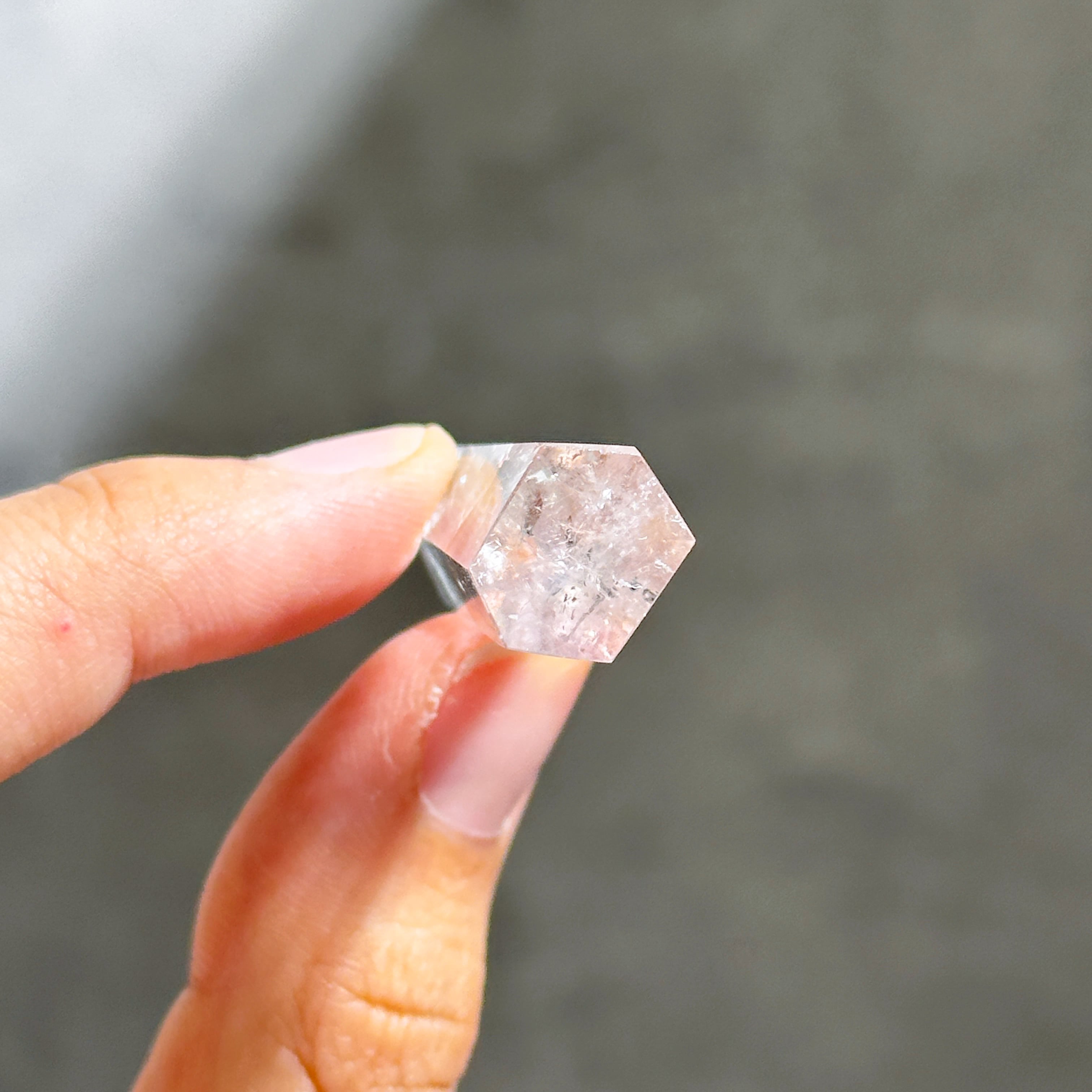 蛍光◎バイーア産パウエライトアメジスト タワー型11 ◇Powellite