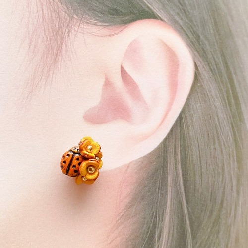 *てんとう虫とお花のピアス/イヤリング(オレンジてんとう虫)*