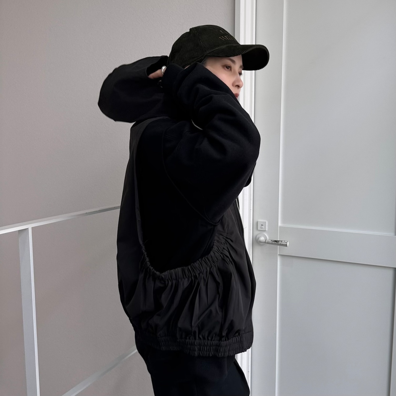 【受注予約:3月上旬入荷予定】異素材ドッキングフーディーvest/ブラック