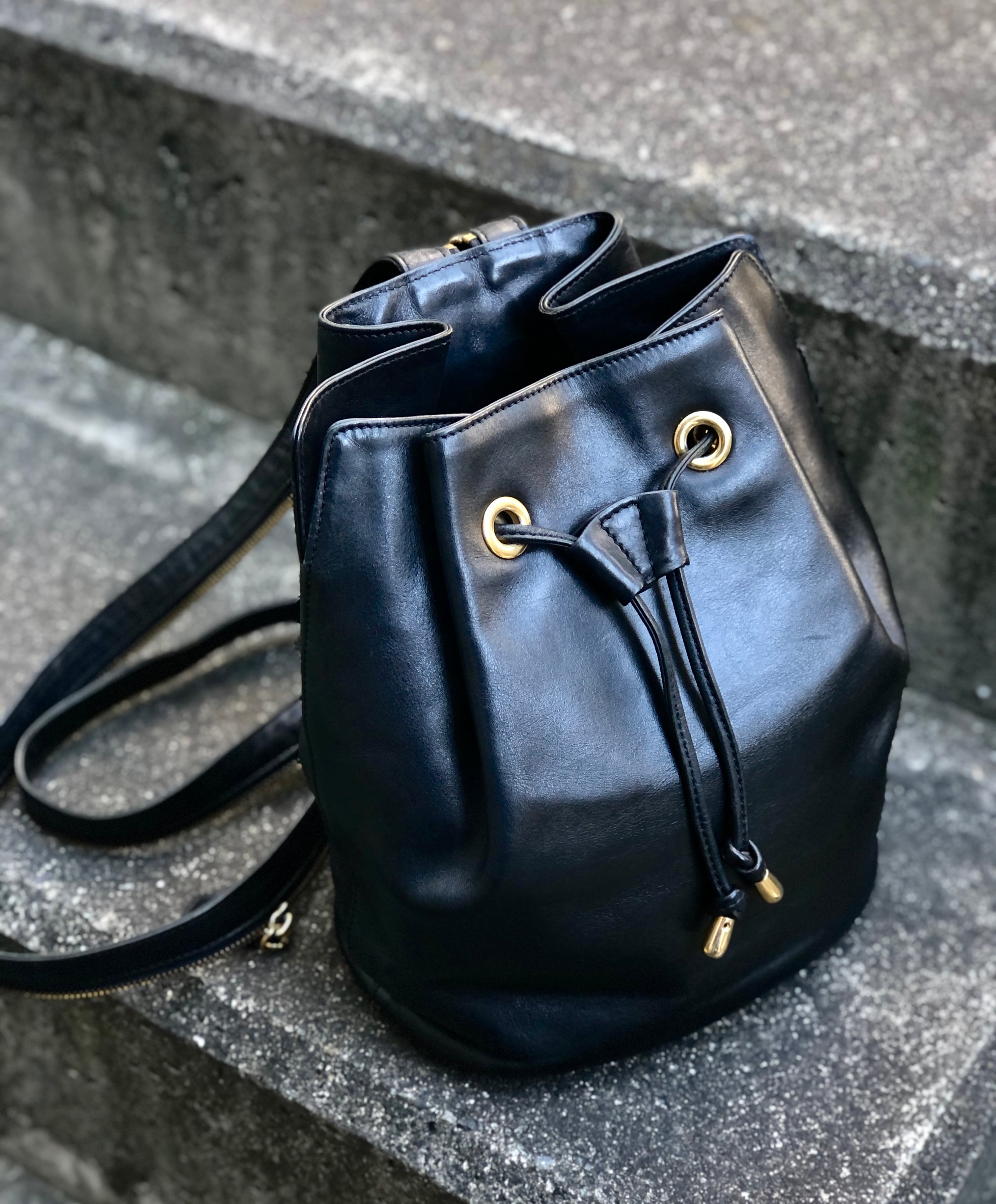 Christian Dior　クリスチャン ディオール　レザー　巾着　ワンショルダー　2WAY　リュック　ショルダーバッグ　ブラック×レッド　 vintage　ヴィンテージ　オールド　visxpe | VintageShop solo powered by BASE