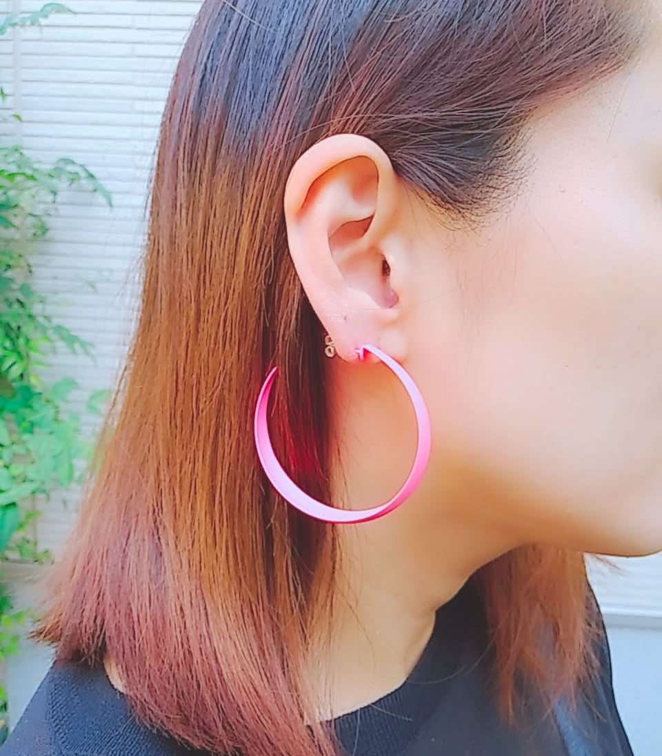 幅広フープピアス ネオンピンク ネオンカラー 蛍光 イベント ダンス 発表会 派手 カラフル 個性派 アクセサリー 明るい ハッピー 原宿系