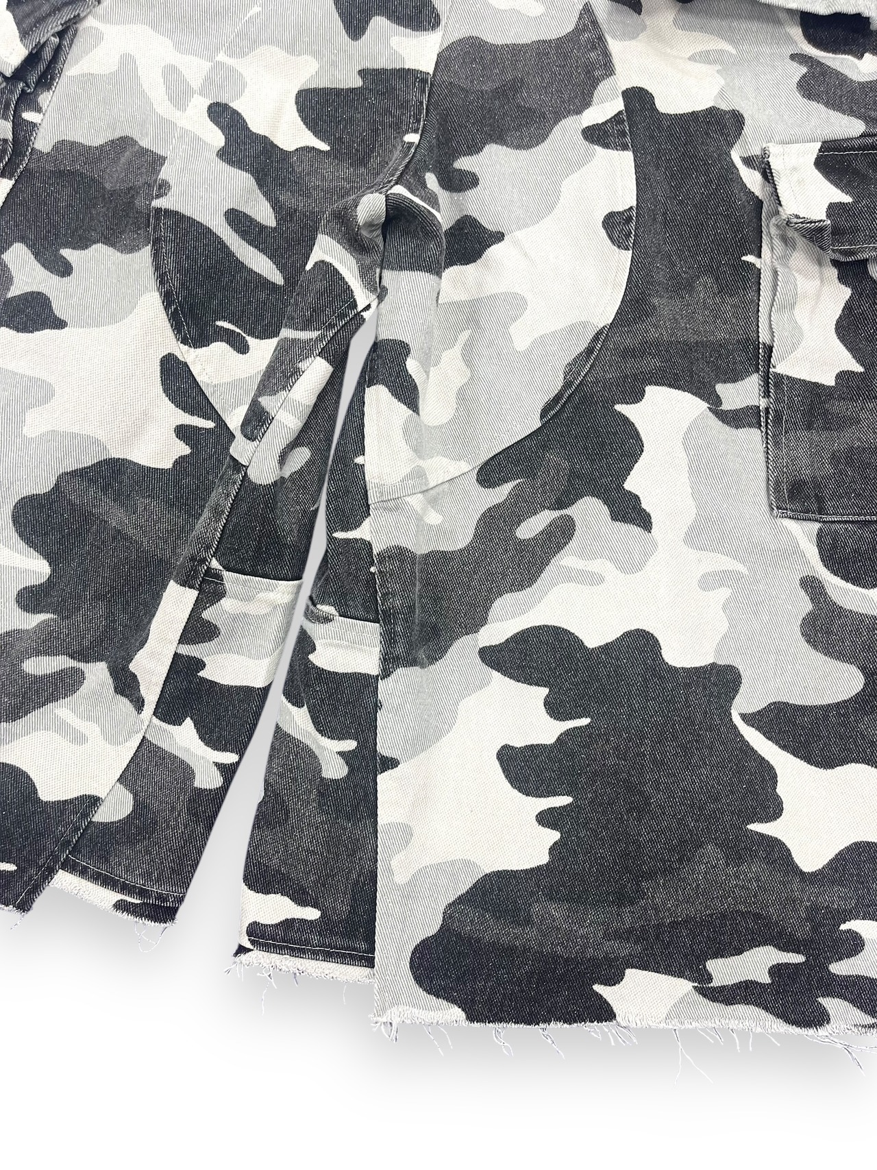 【PLANET STUDIO】Glitter Snow Camouflage Jorts