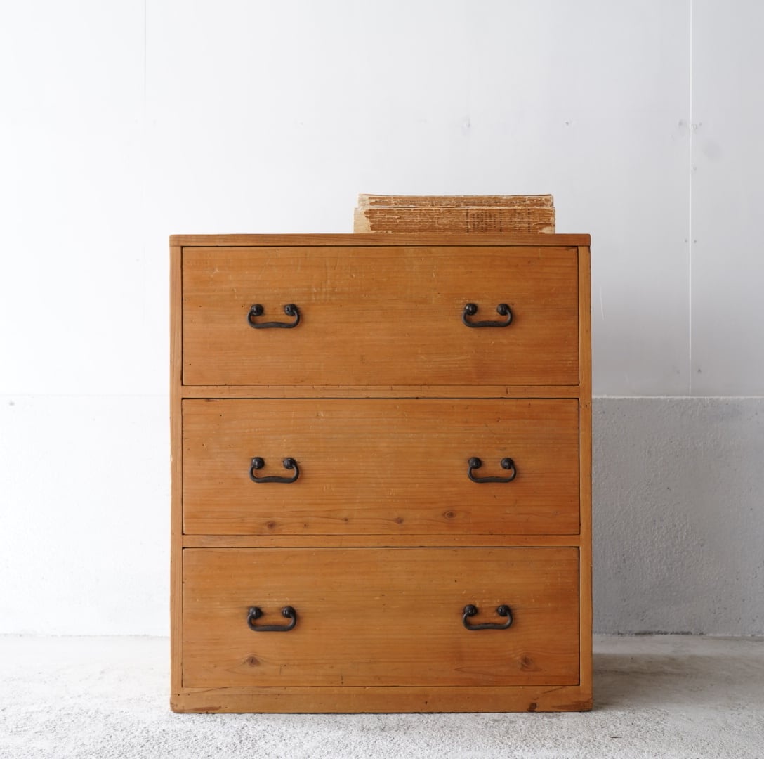 3杯の引き出しチェスト