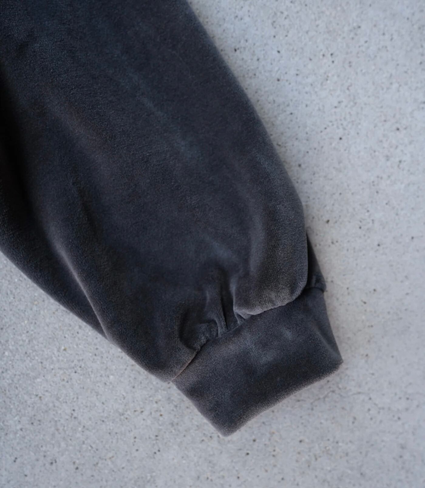 edit clothing DOZUME VELOUR SIDEPOCKET TRAINER / charcoal | SLOW