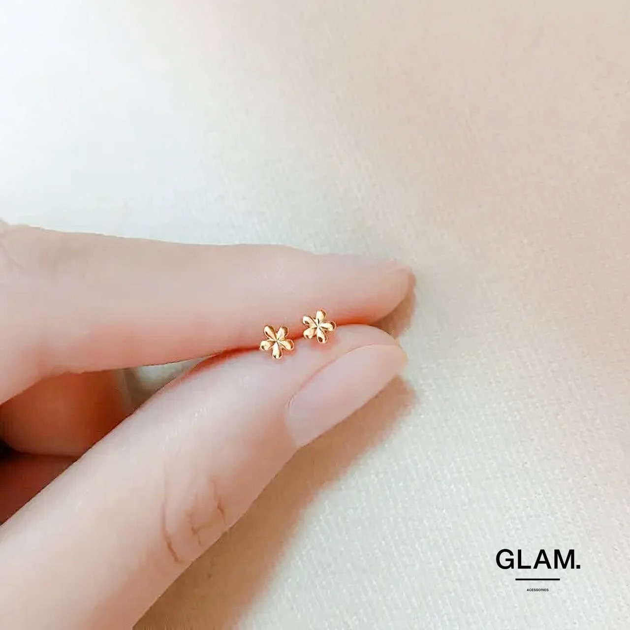フラワーウィスパーピアス