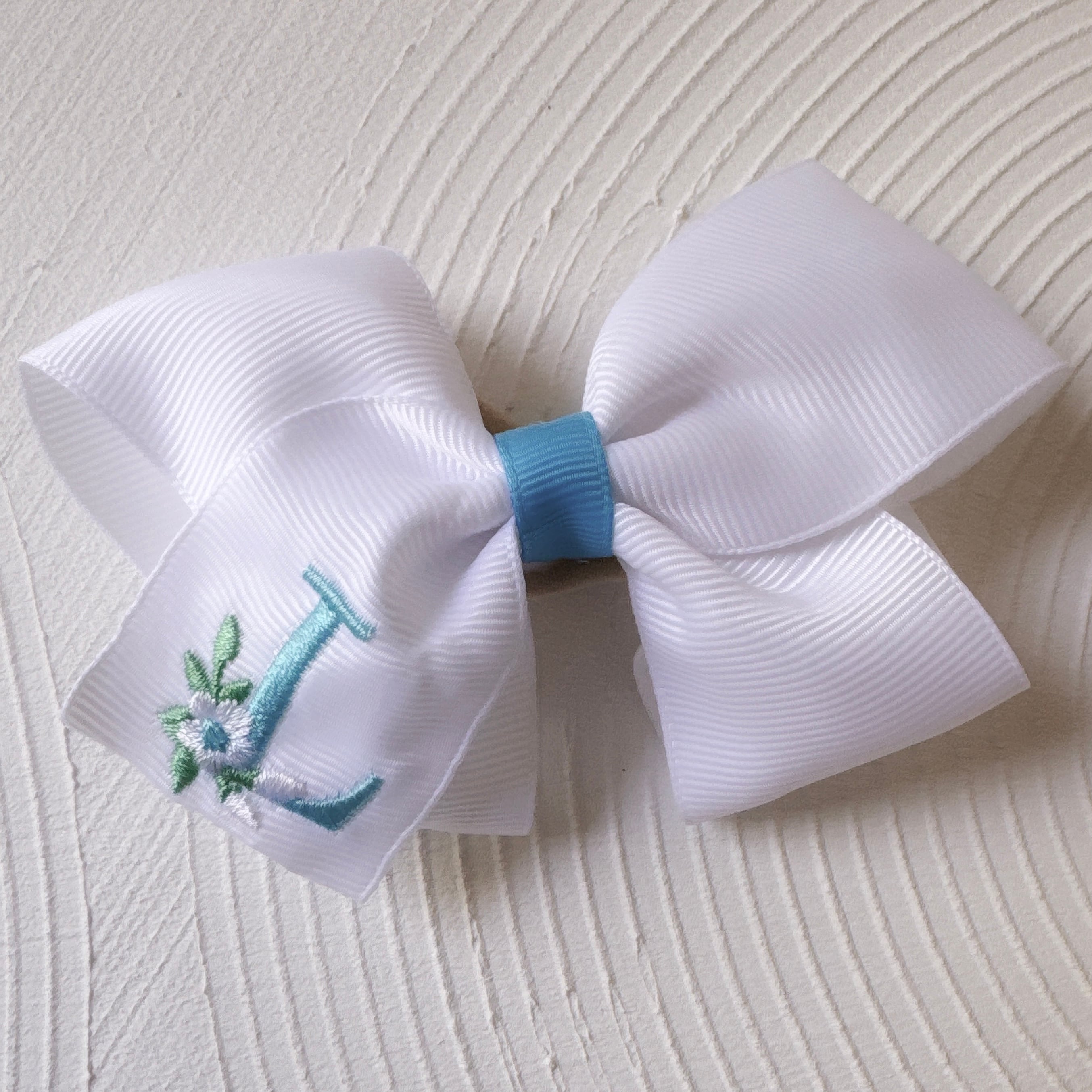 イニシャル大きなおリボン(後ろ支え付き)