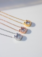 Horse zirconia necklace