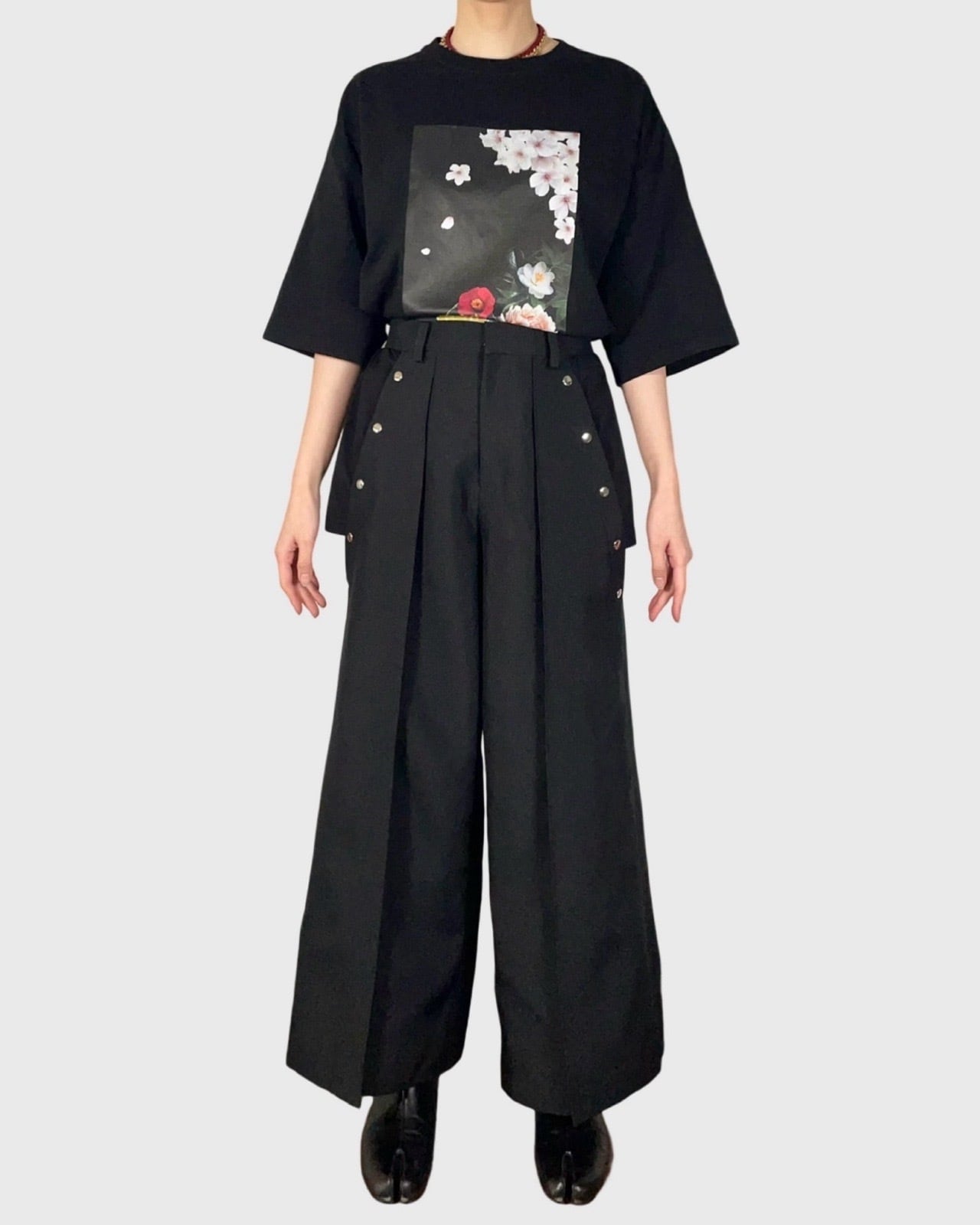袴風脇開きパンツ Hakama wide-legged pants with buttoned side