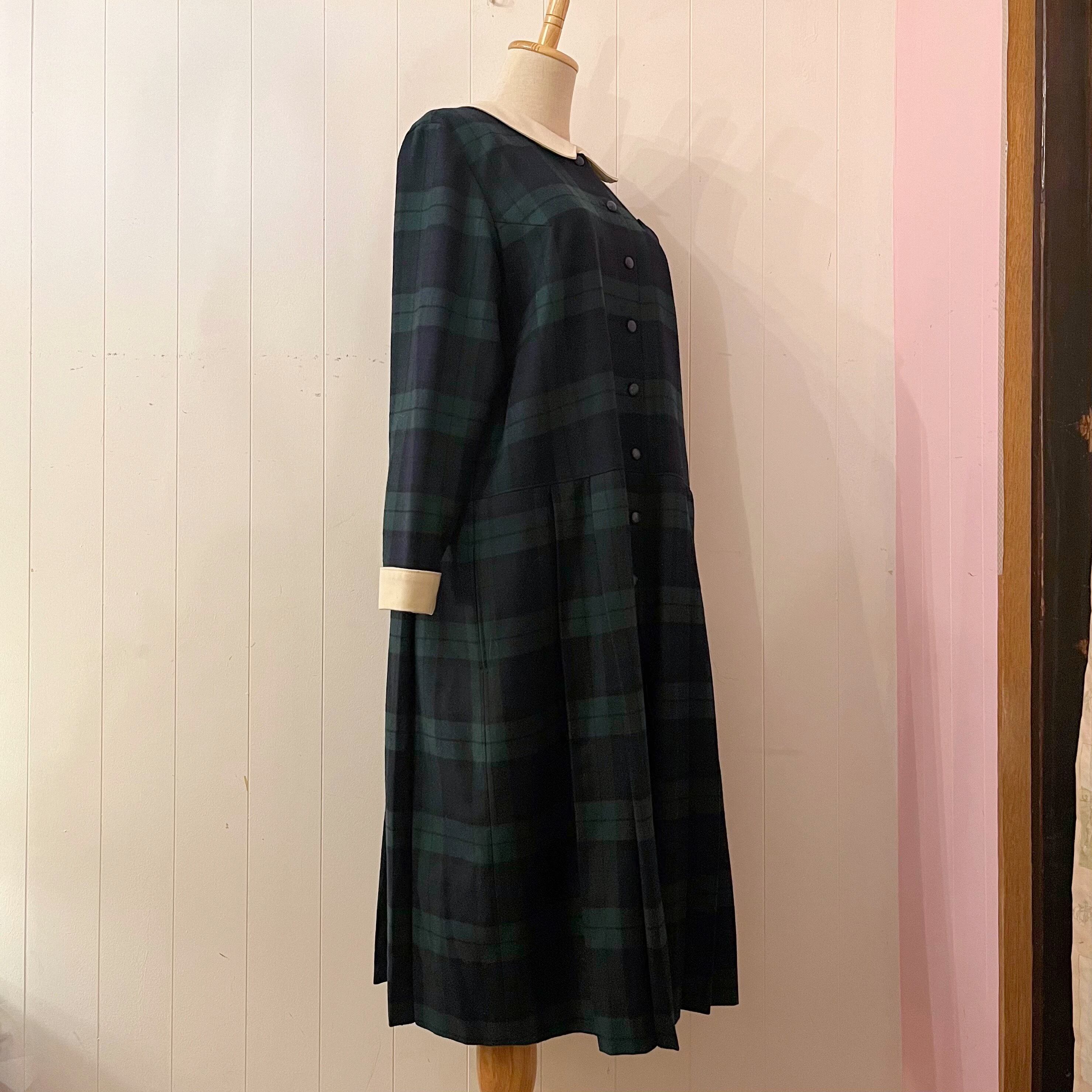 green check white collar one-piece