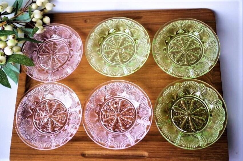 フランス プレスガラス小皿6枚 P.V.France ピンク3枚グリーン3枚 貝殻模様