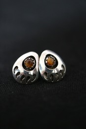 ナバホ族 ベアパウ天然石ピアス