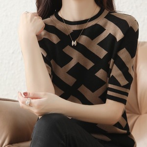 トップス ニットソー 袖あり 半袖 ラウンドネック スリム ストレート Iライン 伸縮性 ニット 大人可愛い きれいめ 大人 上品 おしゃれ お洒落 かっこいい 大人可愛い 大人女子 ガーリー 個性的 クール モード系 エレガント 主役級 存在感 とろみ感 抜け感 柄 夏 10代 20代 30代 40代 レディース 女性用 オフィス OL 通勤 学生 通学 デート お出かけ 女子会 休日 パーティー 旅行 ホテル レストラン 着回し 普段使い モテ M L XL 2XL ブラウン