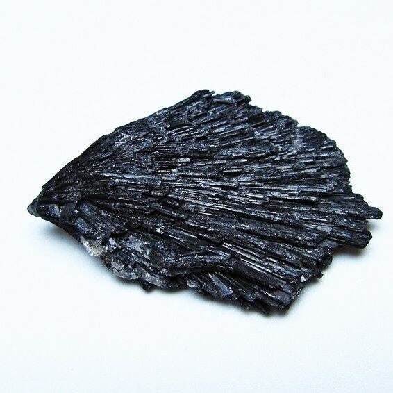 ブラック カイヤナイト 原石 一点物 171-7608