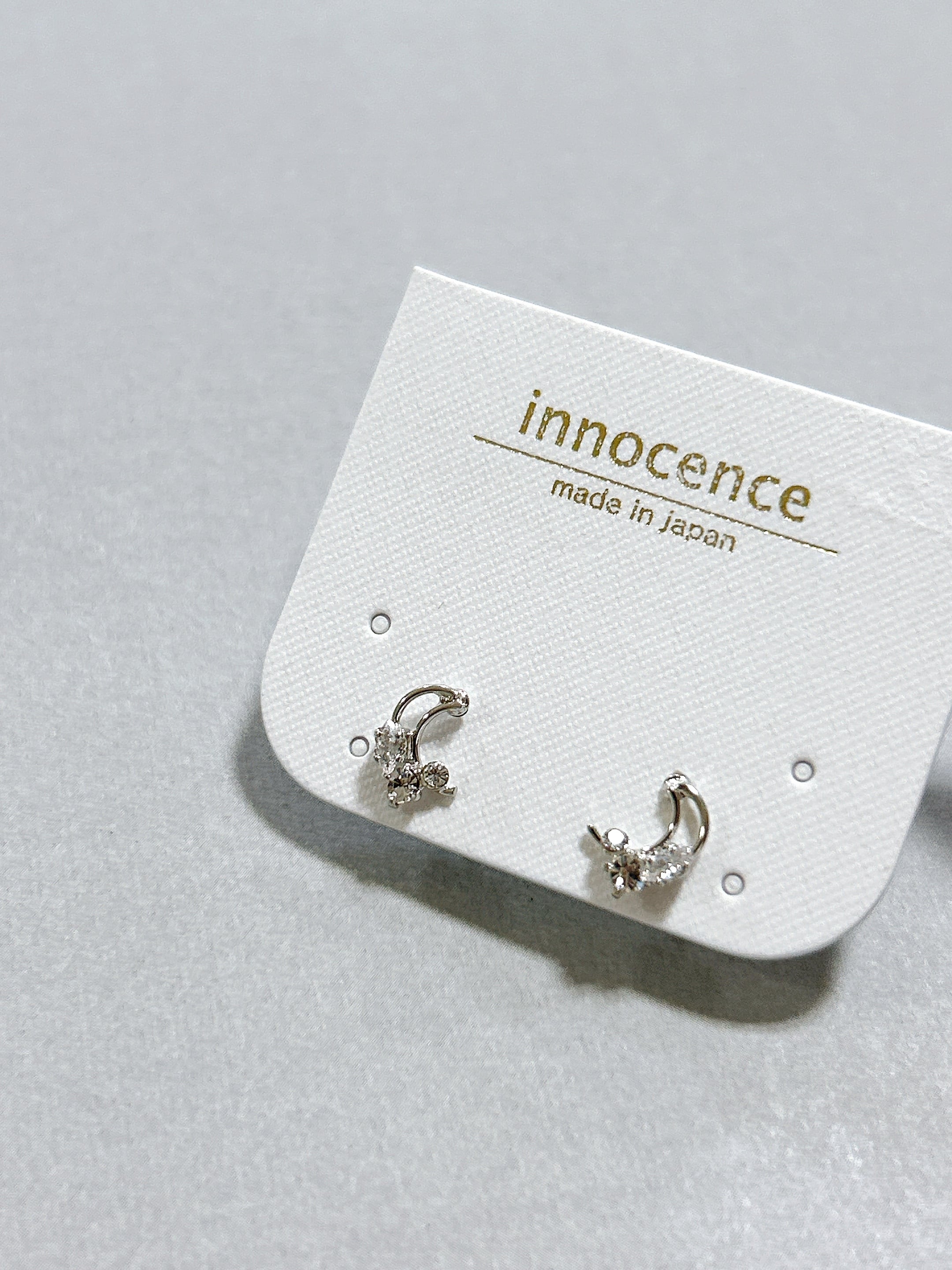 innocence〉クレセントムーンピアス【made in japan】 | accessory bijou