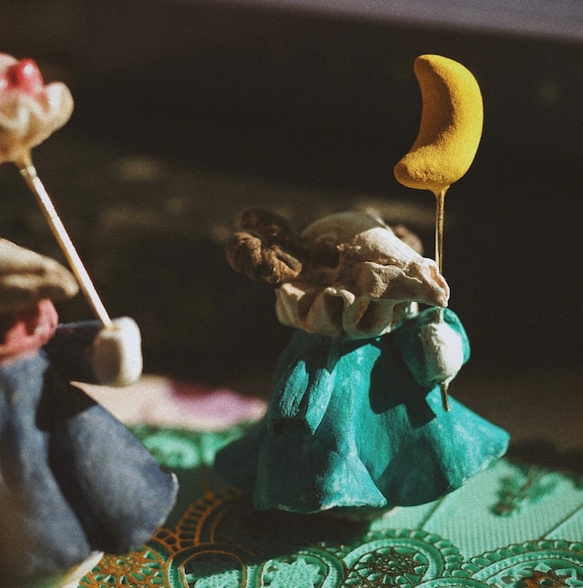 Hand-held doll of a colored bone sheep 【moon】