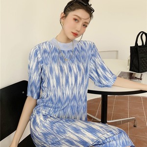 ワンピース レディース 送料無料 ミディアムワンピース Tシャツワンピース 幾何学模様 タイダイ 膝丈 袖付き 半袖  ゆったり 大きめ プチハイネック ビッグサイズ ゆる マタニティ 楽ちん スリット サイドスリット カジュアル ラフ 体系カバー 着痩せ 無地 レトロ 婦人服 10代 20代 30代 40代 50代 ボックスシルエット Iライン 大人 重ね着 着回し 春服 春 夏服 夏 シンプル お洒落 おしゃれ アジアン エスニック ファッション コーデ スタイル 休日