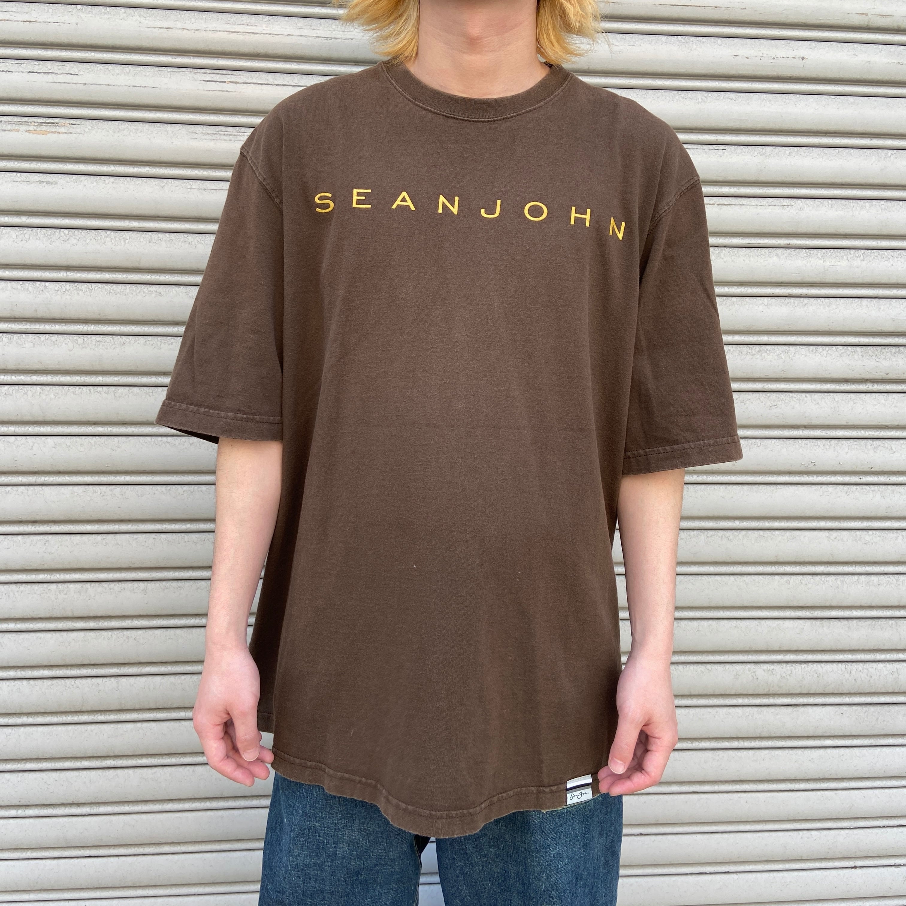 送料無料』Sean John ショーンジョン ロゴプリントTシャツ XL ブラウン  