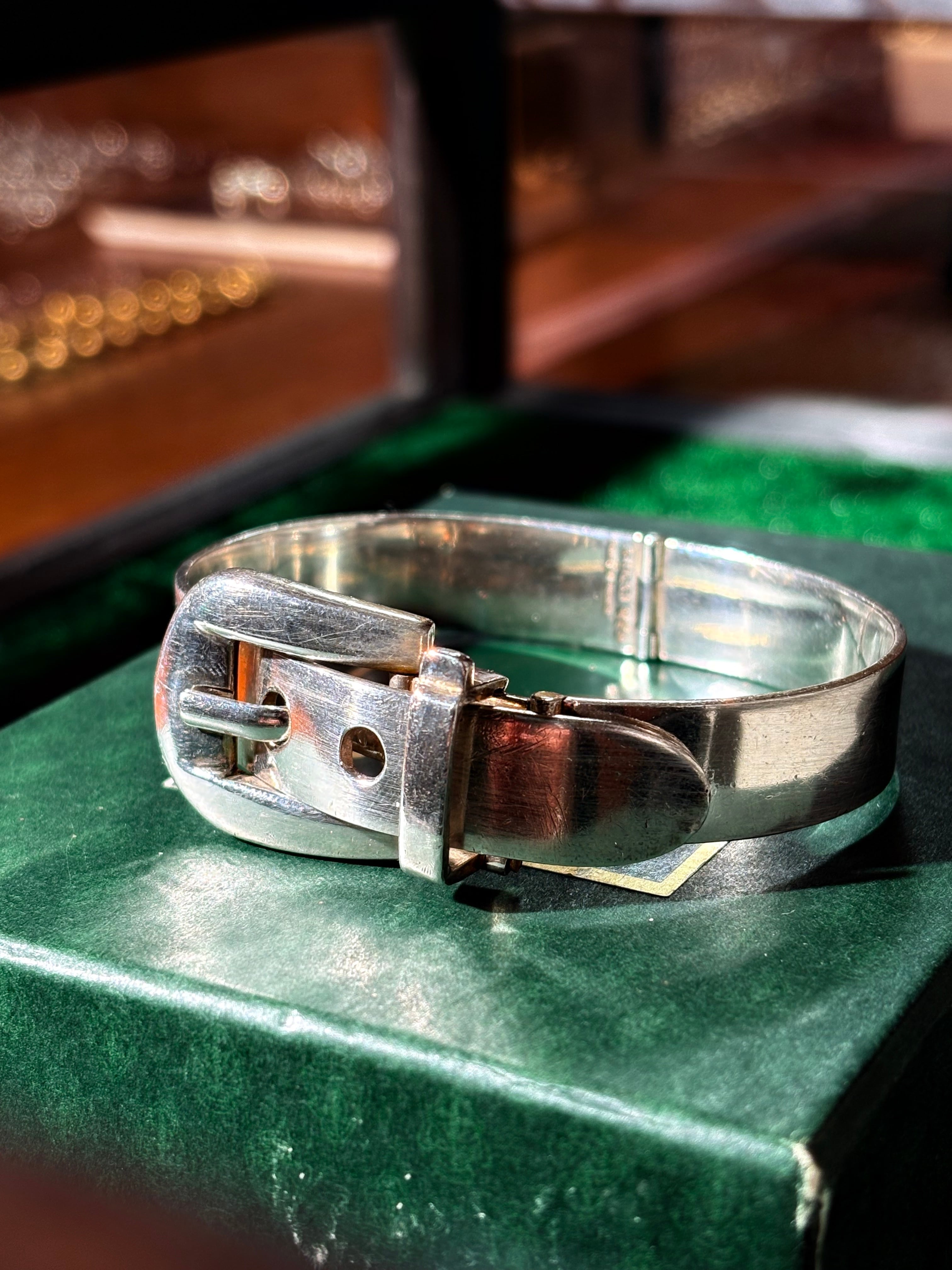 Belt Buckle Bracelet -GUCCI-