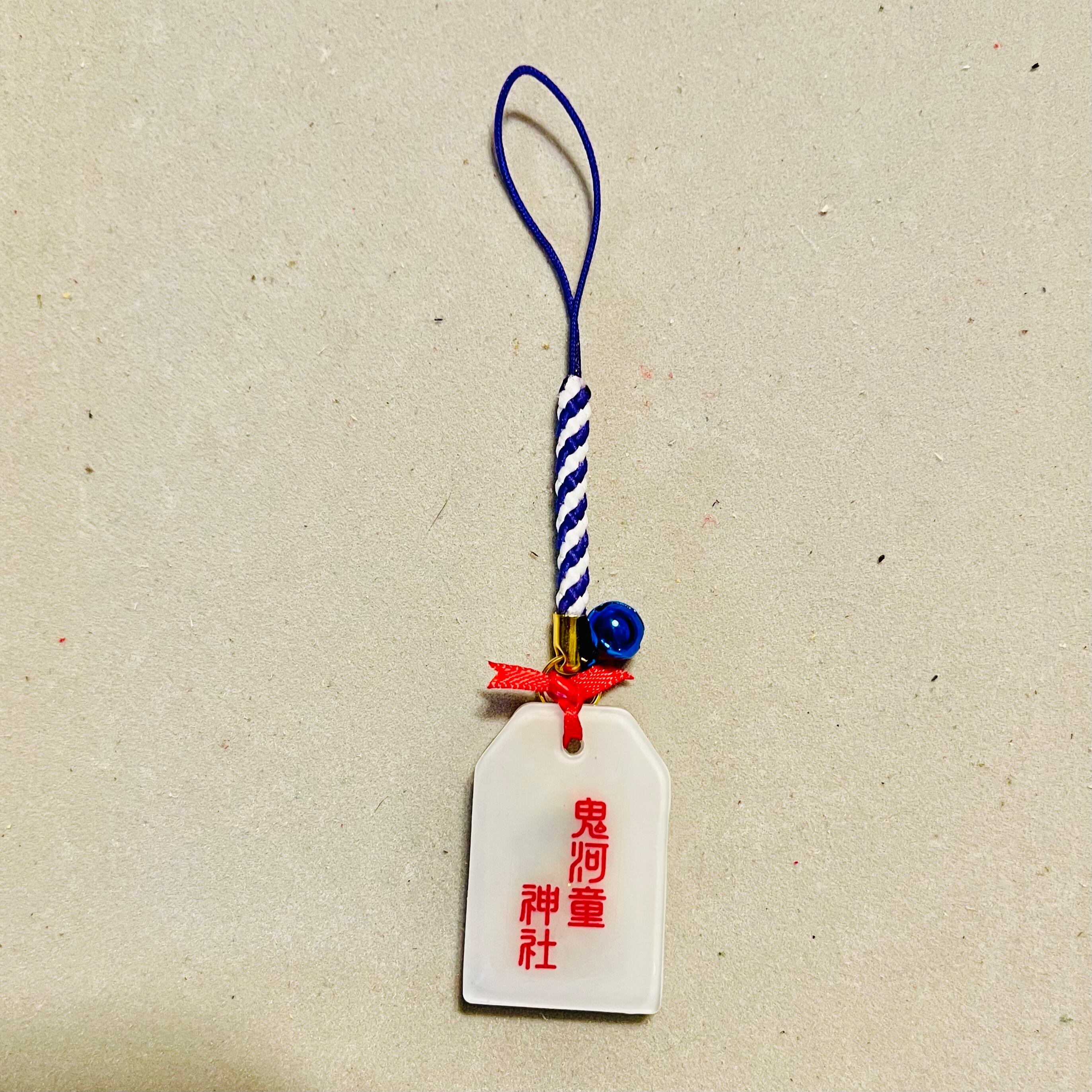 お守り ホワイト ストラップ:紫×白 鈴:青 | むたゆうじ工房