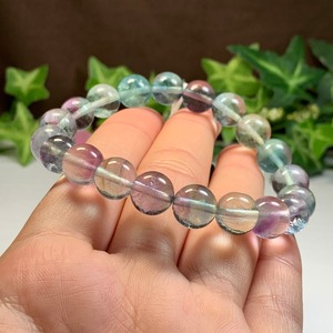 8.うる艶フローライト・ブレスレット