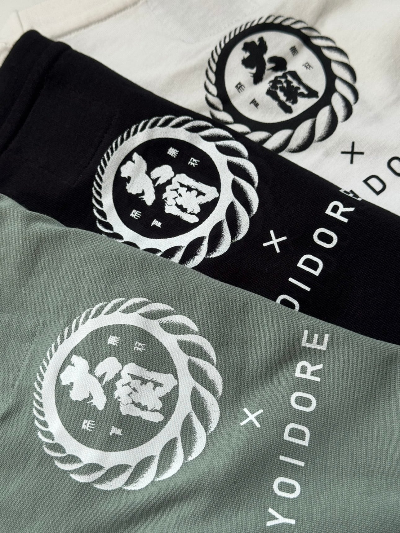 ワンカップ大関×YOIDORE(ヨイドレ) どれみちゃんTEE BLACK | TiL (ティル）