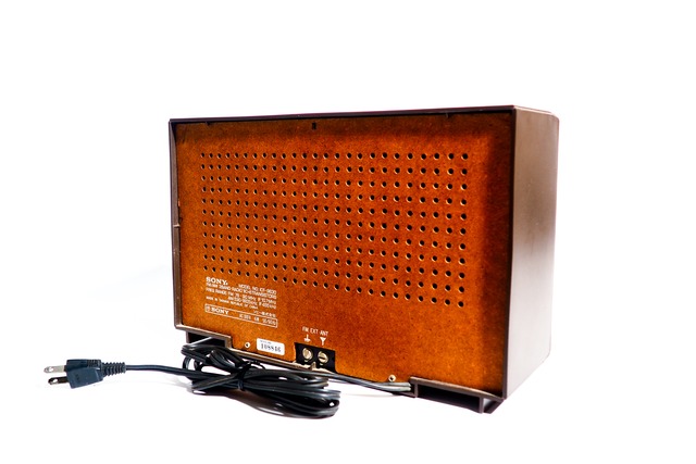 1980 sony am/fm radio