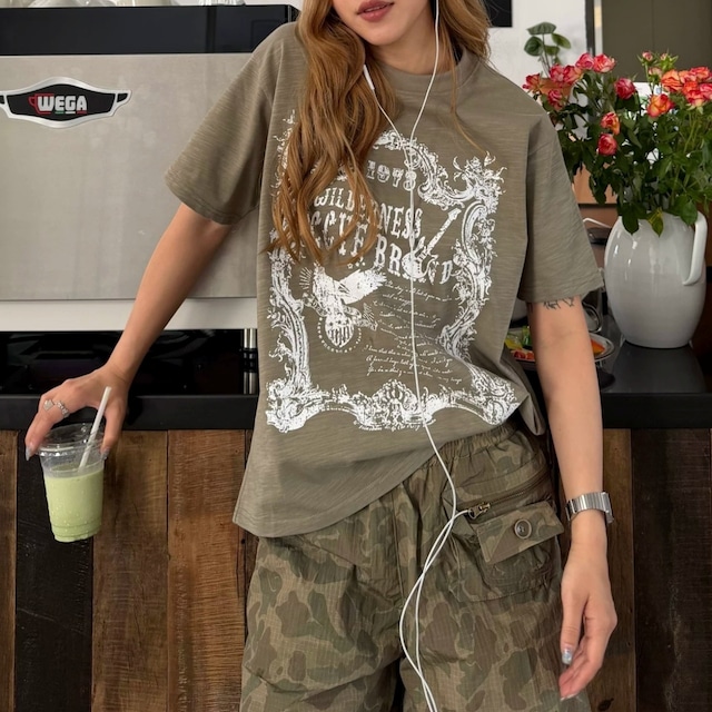 オーナメントフレームグラフィックTシャツ 2col R02450