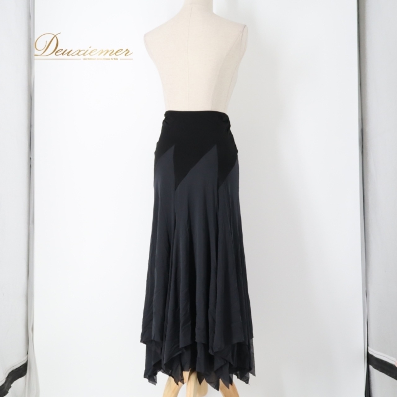 社交ダンス 衣装 スカート ブラック系 チャコット ダンススポーツ Chacott Dance Sport レッスン 練習 レッスンウェア 練習着 スリット 黒 無地 チュール かわいい 華やか おしゃれ 上品 大人っぽい 軽やか ふんわり 日本製 レディース ダンス衣装 スポーツウェア おしゃれスカート ブラックスカート スリットスカート フレアスカート