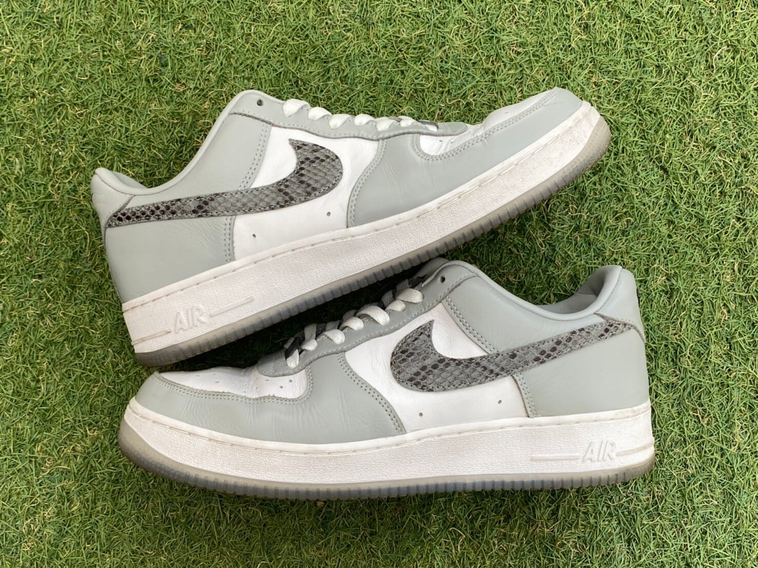 NIKE BY YOU × UNLOCKED AIR FORCE 1 LOW WHITE/GREY SWOOSH SNAKE ...