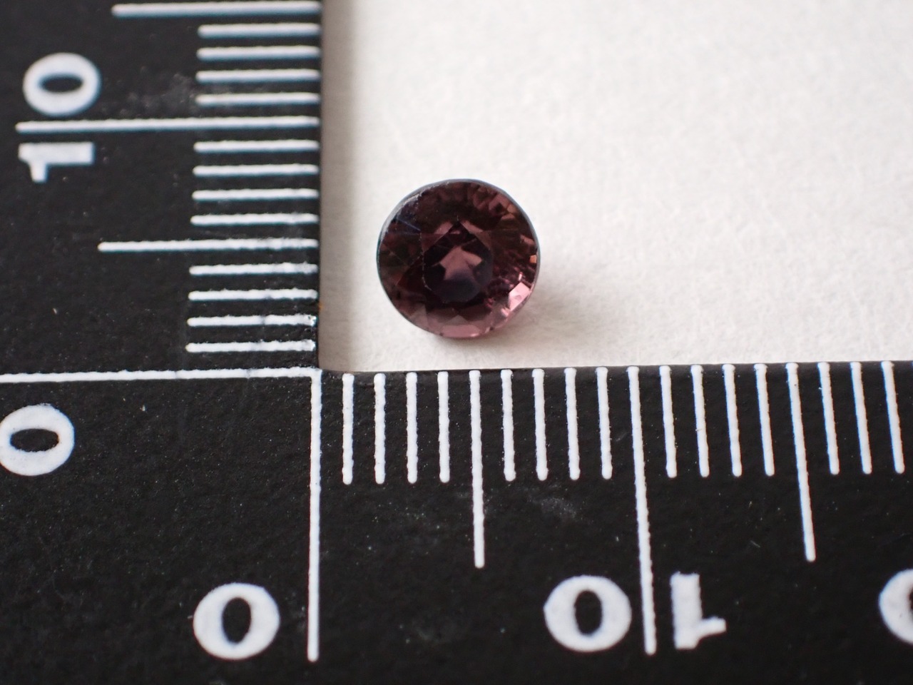 スピネル　0.79ct　[C13‐470]