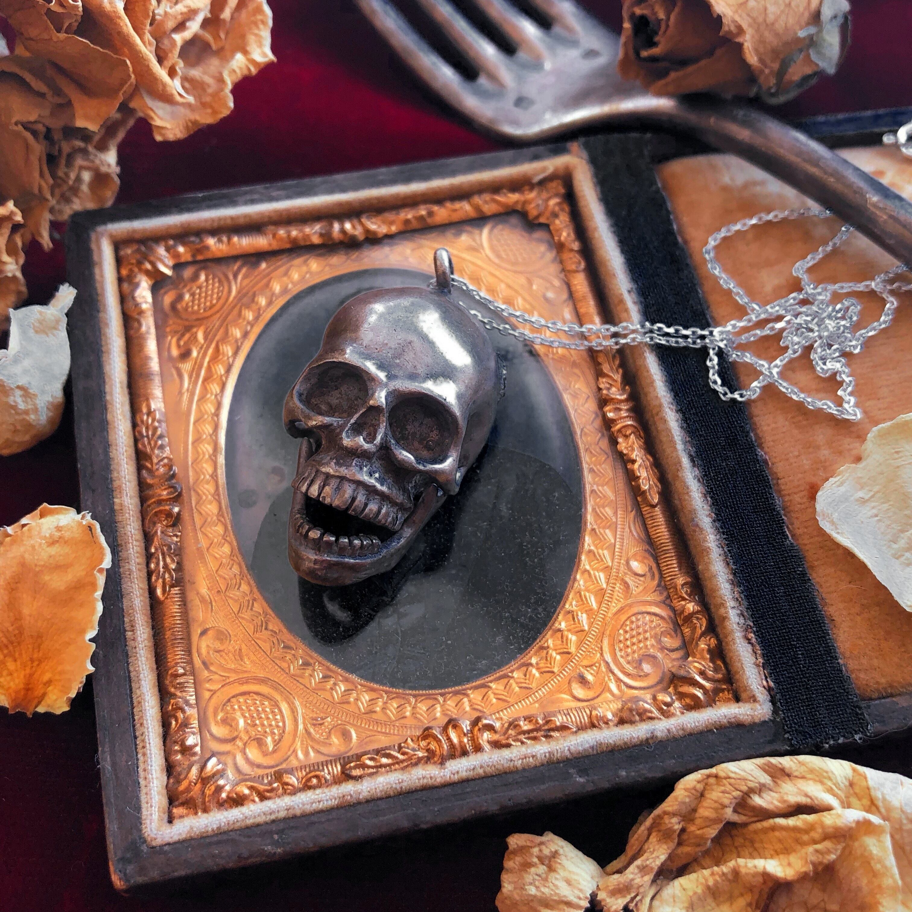 髑髏のペンダント | メルキュール骨董店