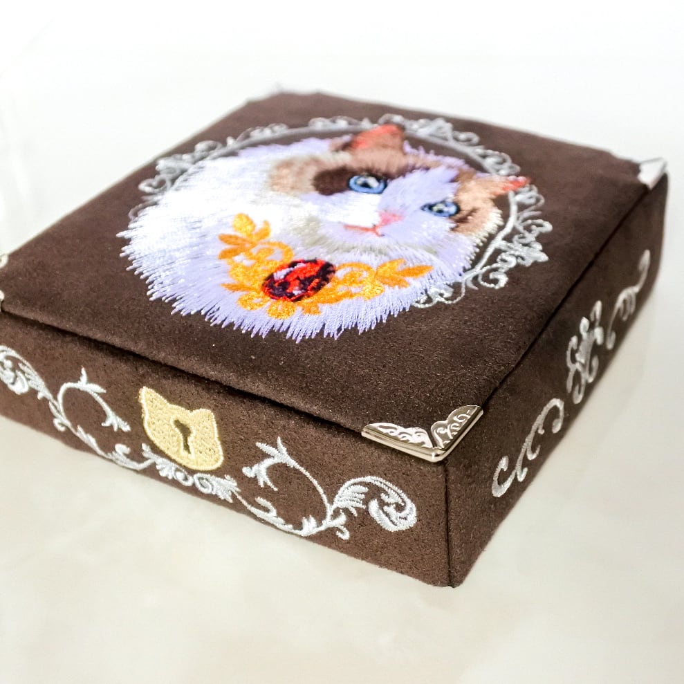 宝物箱　ハンドメイド　ヒグチユウコ　猫　お道具箱　箱コラージュ　BOX 宝物箱 ハンドメイド ヒグチユウコ 猫 お道具箱 箱コラージュ BOX