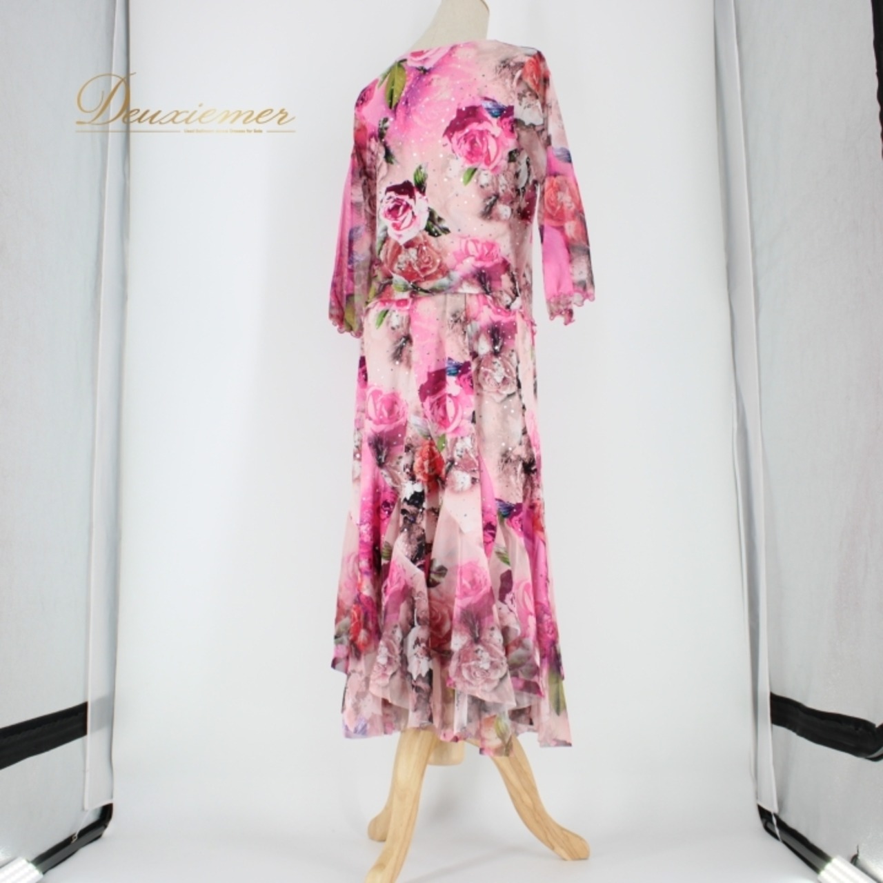 社交ダンス 衣装 スタンダード 上下セット ツーピース レッスンウェア パーティ衣装 オールシーズン ACROSS ピンク系 花柄 キラキラ 上品 ピンク系 フラワープリント セットアップ ドレス レディース 柔らかい 伸縮性 おしゃれ ダンス衣装 ホログラム キラキラデザイン 上品スタイル パーティーレッスン用 多色展開 エレガント スタイリッシュ 輝く 整形体型 スカート付き