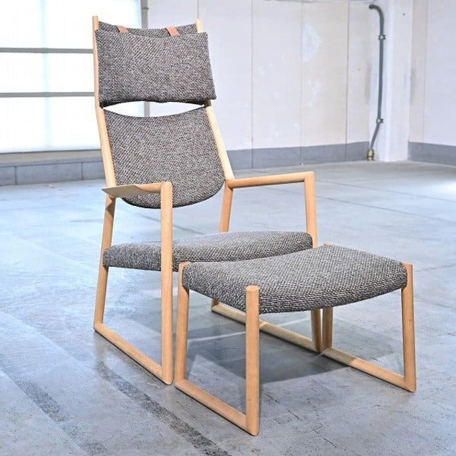 未使用品 日進木工25万「ナチュラルブラウン」NBC-315R リビングチェア オットマン 一人掛け オーク材 飛騨家具 書斎 アーム 布張り 革【中古家具/中古インテリア/USED家具ユーズド家具/リサイクル】