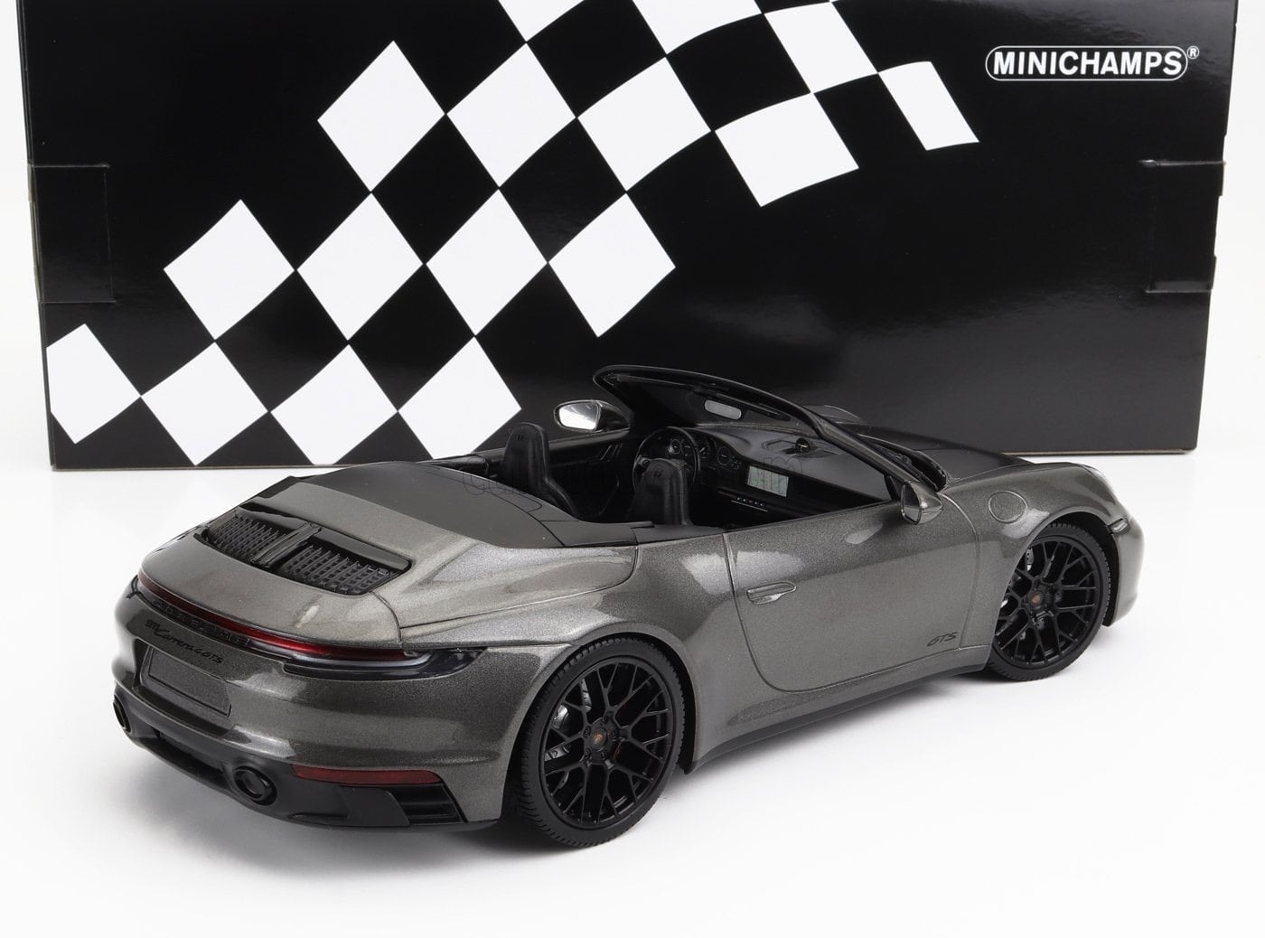 ミニチャンプスMINICHAMPS ポルシェtaycan CUV turbo S ミニチャンプス