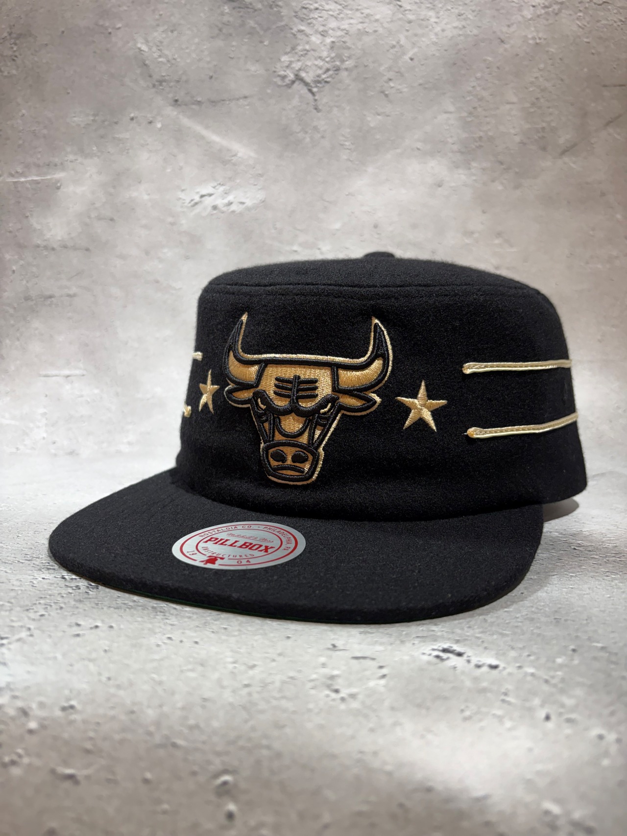 Mitchell＆Ness/ミッチェルアンドネス NBA シカゴ・ブルズ Retro Roots  ピルボックス キャップ ブラック