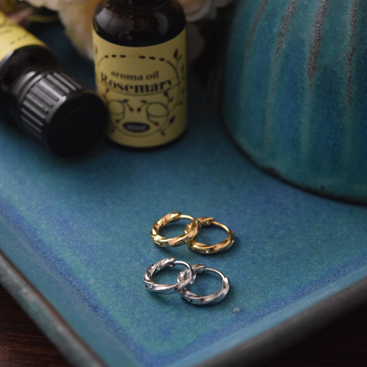 ステンレスツイストフープピアスSV