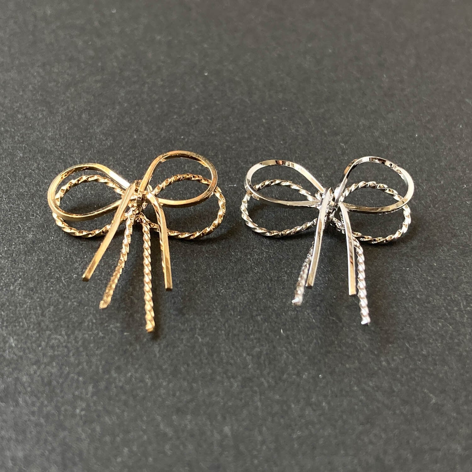 キラキラ2種ワイヤーリボンチャーム | Dua-アクセサリーパーツショップ キラキラ2種ワイヤーリボンチャーム | Dua-アクセサリーパーツショップ