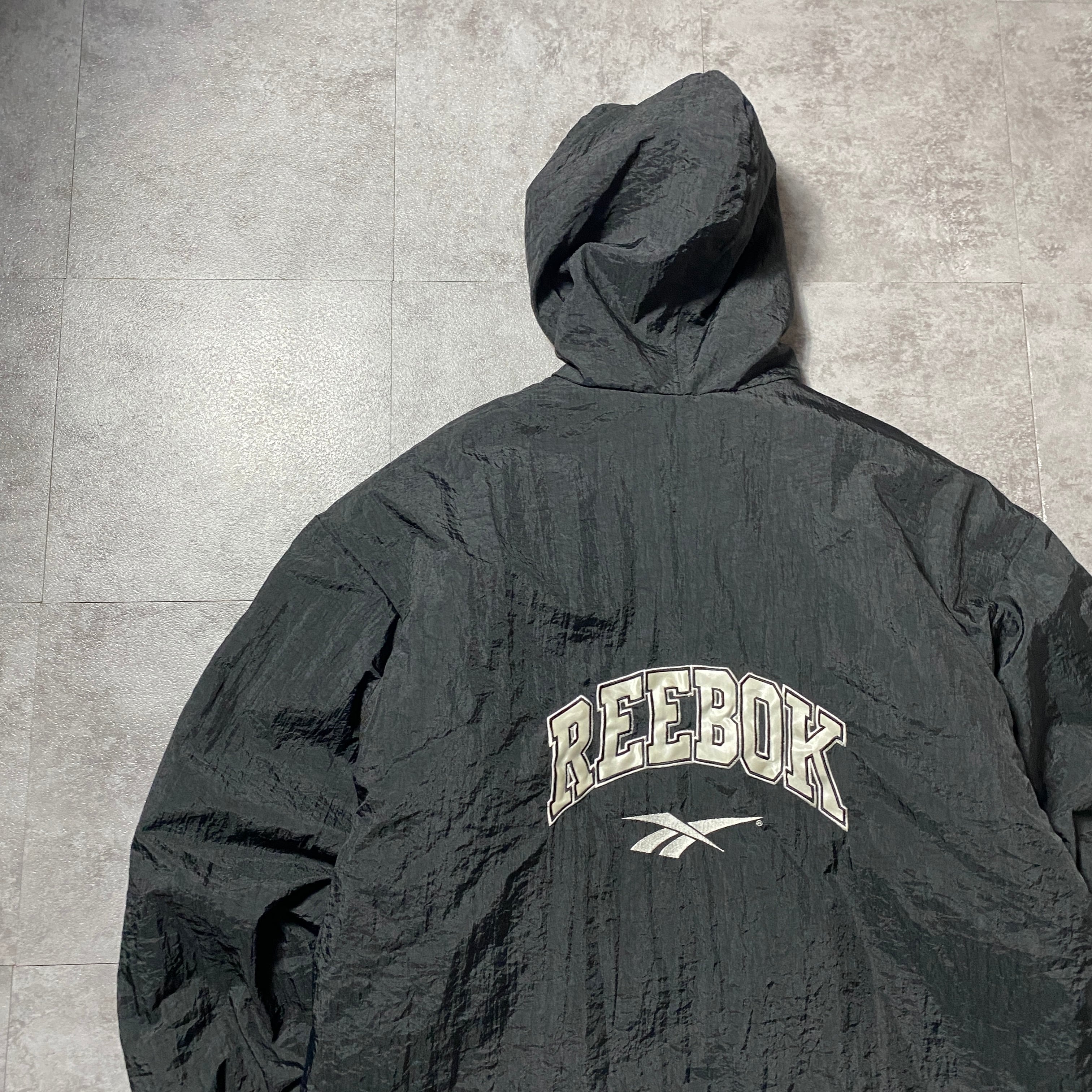 Reebok オークランドレイダース ナイロンスタジャン 黒 L 中綿 刺繍 Reebok オークランドレイダース ナイロンスタジャン 黒 L 中綿