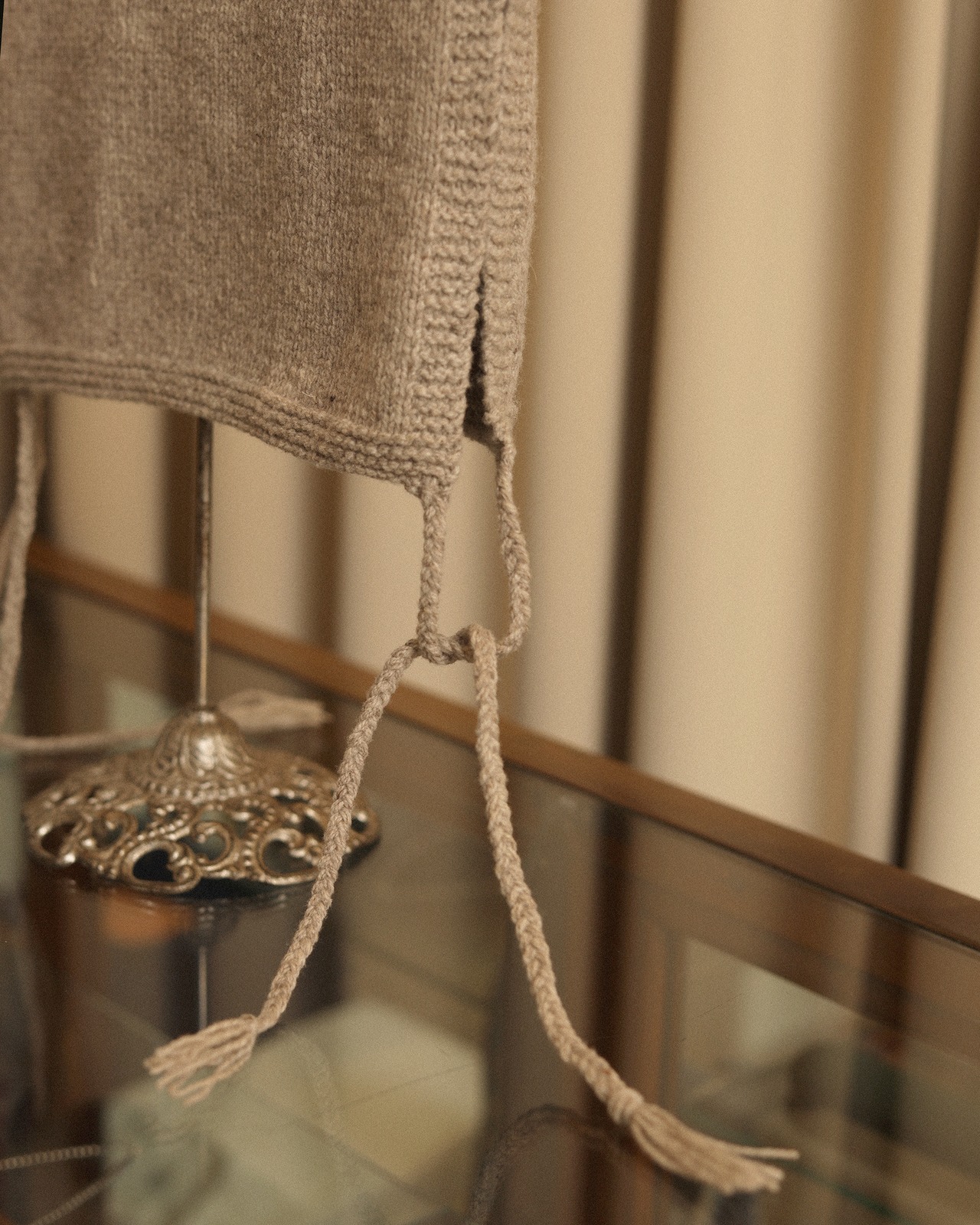 WV × Cassandra Harada / Knit Turtle Neck Bib Light Beige