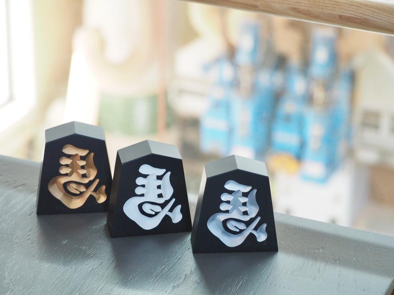 縁起物】 木製 左馬NEO・一閃 3寸 | 佐藤工芸オンラインショップ