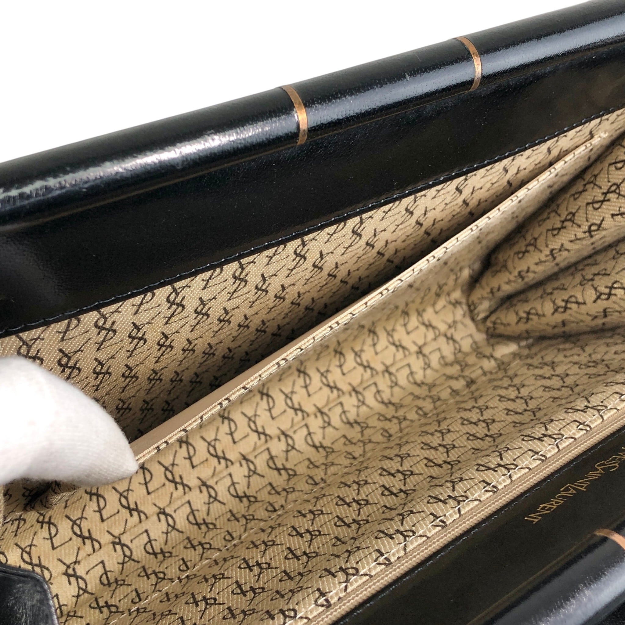 Yves Saint Laurent イヴ・サンローラン クラッチバッグ ブラック YSL