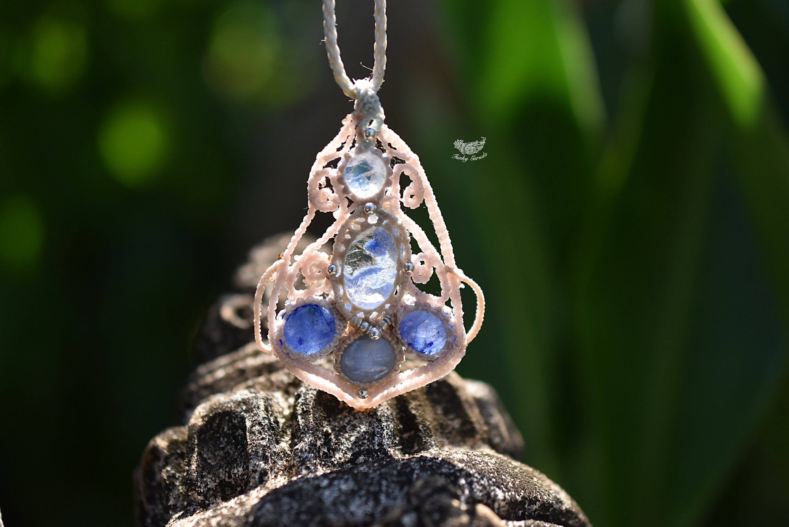 蒼い石たちの軌跡★デュモルチェライトインインクォーツ マクラメネックレス994